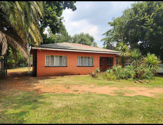 3 BEDROOM HOUSE FOR SALE IN THREE RIVERS